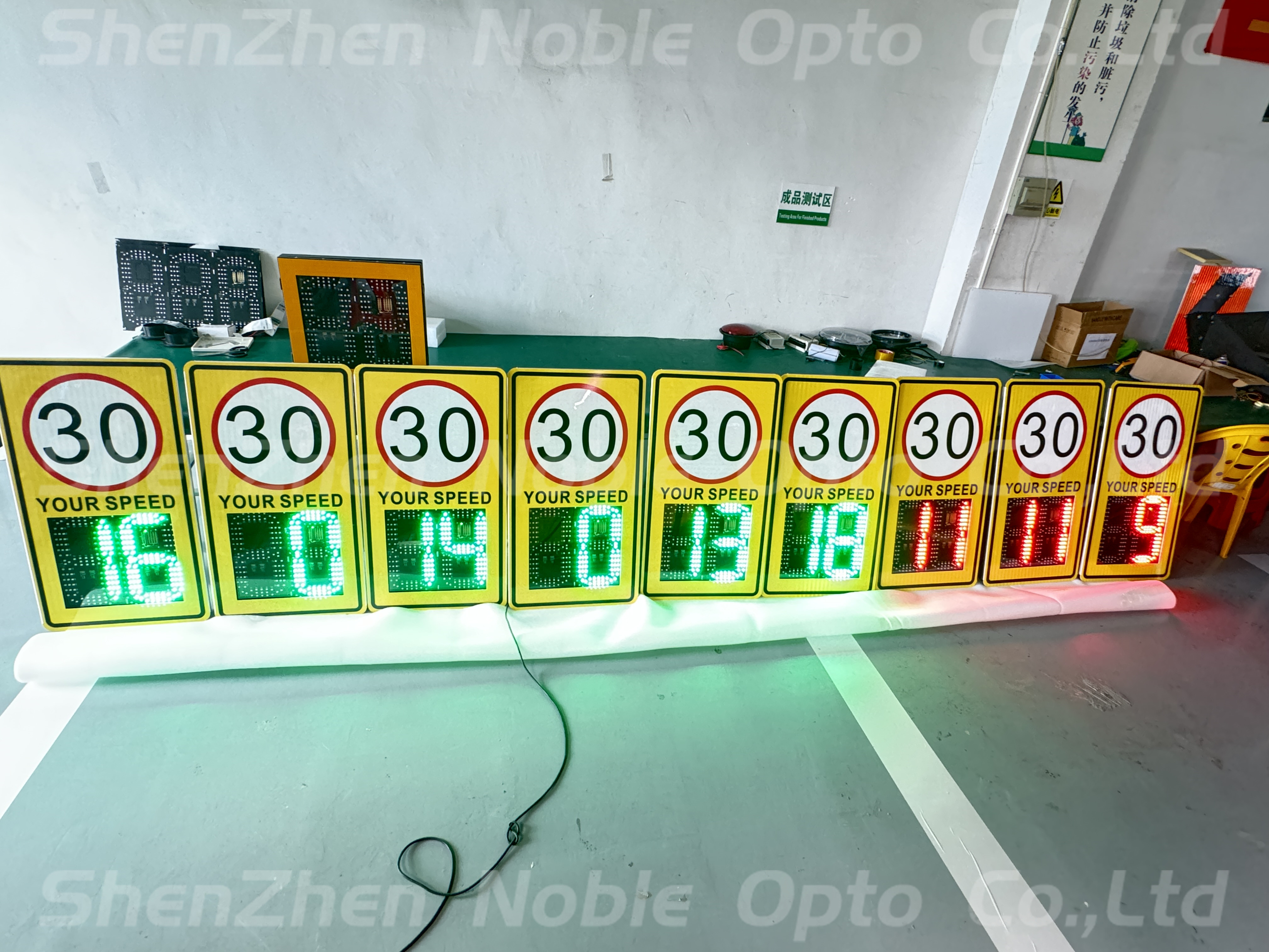 Solar Powered Radar Speed Feedback Sign With IP54 Waterproof For Traffic Speed Measurement