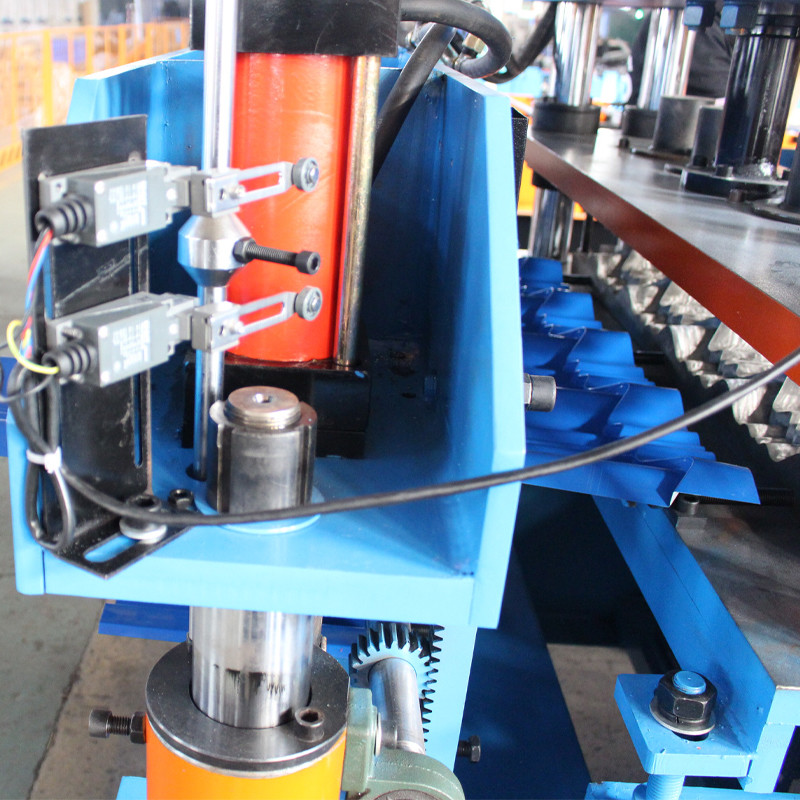 Precision Metalworking 4kw Power Roof Roll Forming Machine With 1 Year Warranty