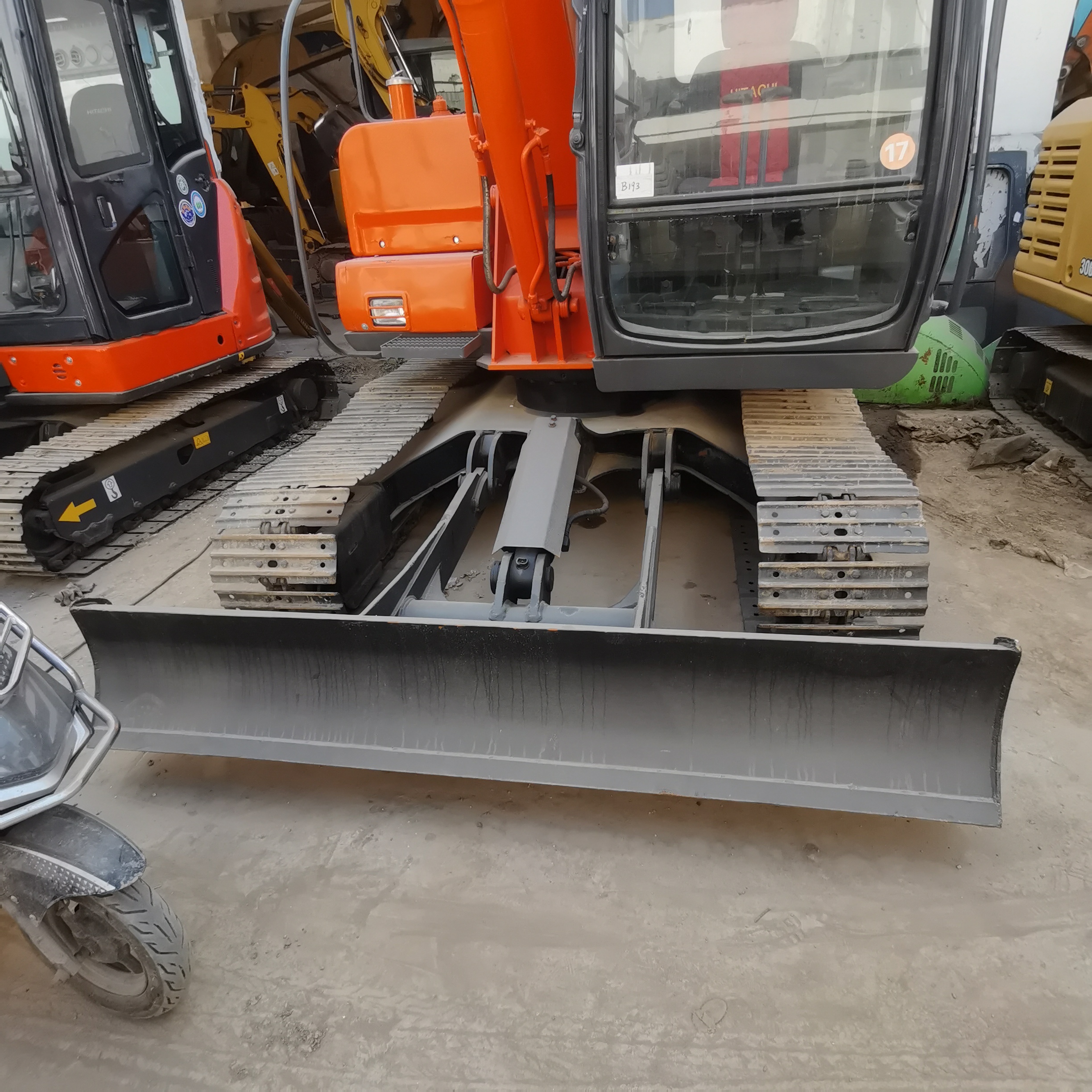 Hitachi EX60 Used Mini Excavator With 0.2m3 Bucket Capacity And 6300 Operating Weight