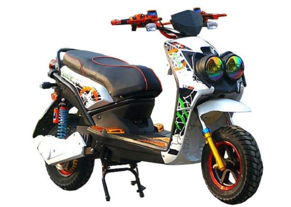 Two Wheeler Battery Operated Electric Scooter 2 Seats 72V 1000W Rated Motor
