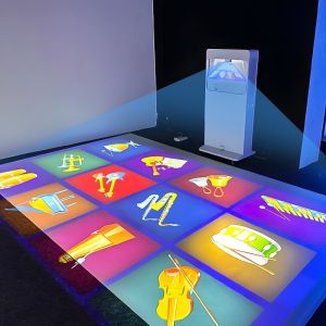 Mobile Interactive Projection System For Outdoor Amusement Park