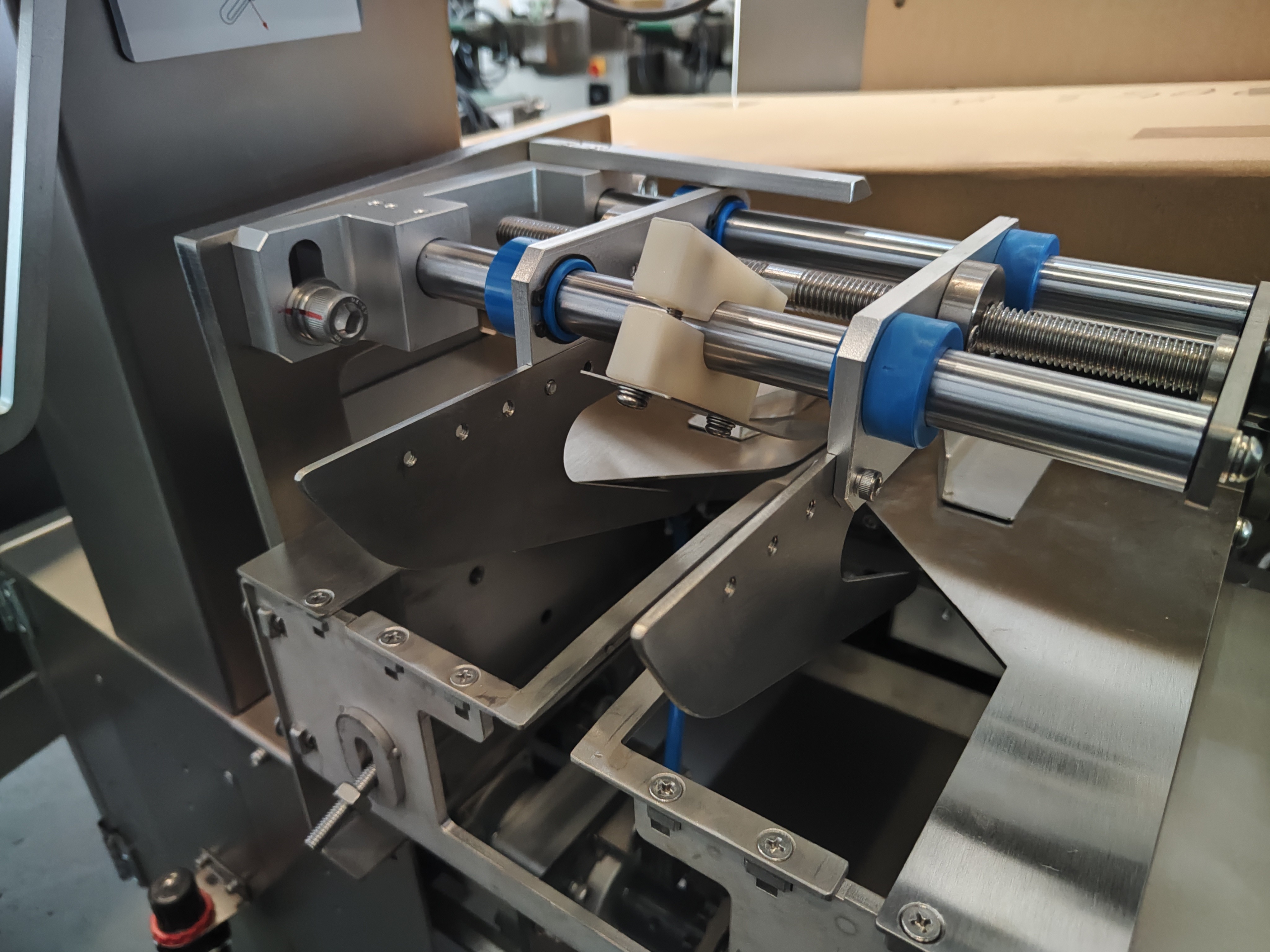 Automatic Pillow Type Packing Machine Fruits Bread Snack Packaging Machines