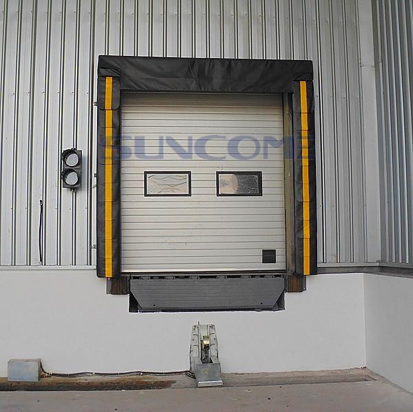 Rolling Formed Galvanized Steel Dock Seals And Shelters With Yellow Stripe