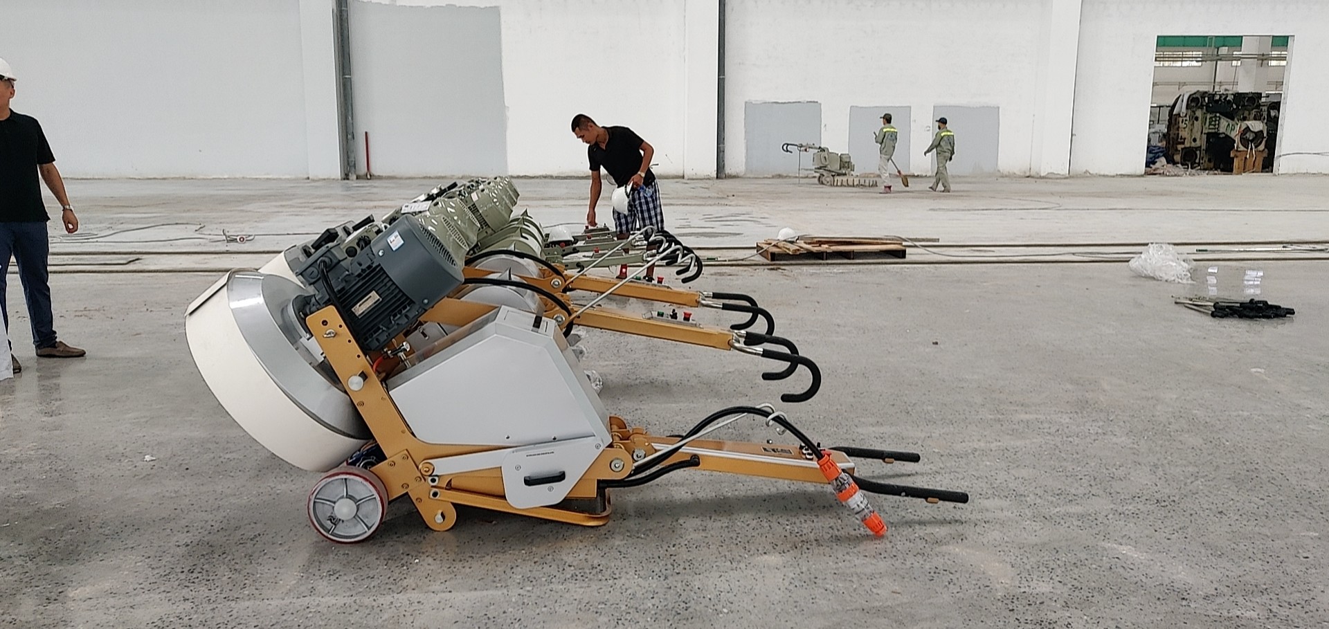 Aluminum Die Cast Stone Floor Polisher , 700MM 380V 440V Concrete Floor Grinder