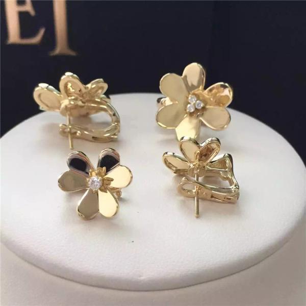 Van Cleef & Arpels Frivole earrings small model yellow gold round diamonds