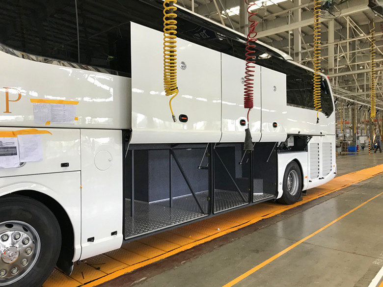 LHD/RHD Cummins 375HP Euro5 51+2 Seats Luxury Coach Bus YBL6128SD for Chile