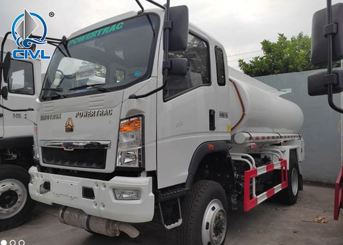 4m3 4x2 Light Fuel Truck 116hp Engine 4tons Oil Tanker Truck