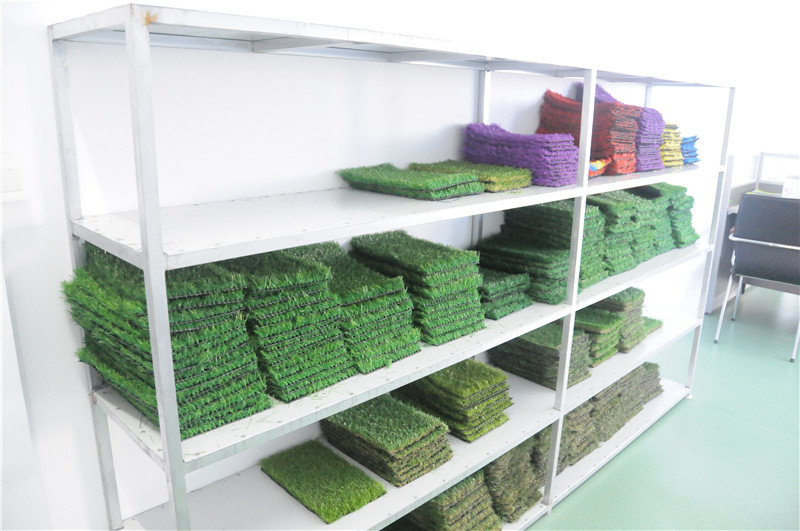 Green Color Laying Fake Turf Soft With Nature Look Indoor Outdoor Decoration