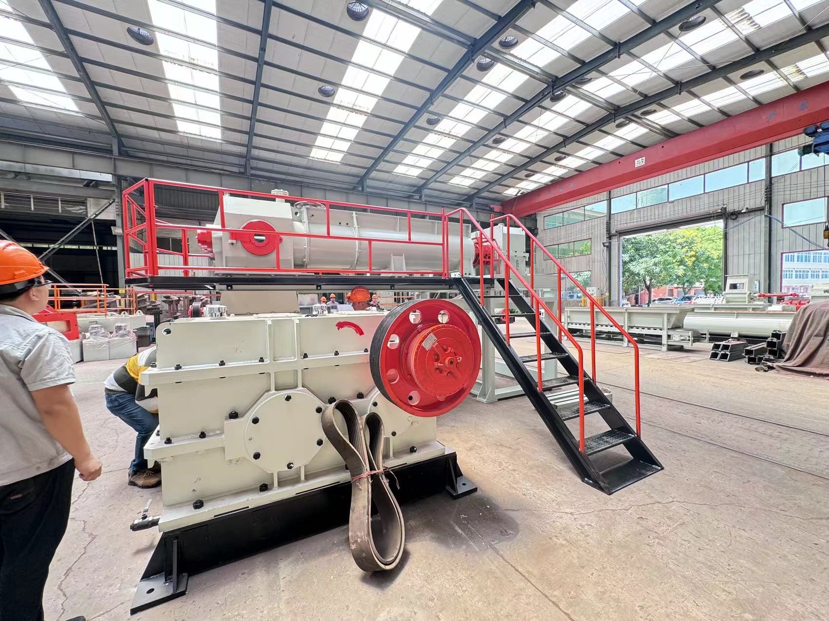Fired Clay Brick Making Machine Double Stage Vacuum Extruder Capacity 35000-45000 Bricks/hr