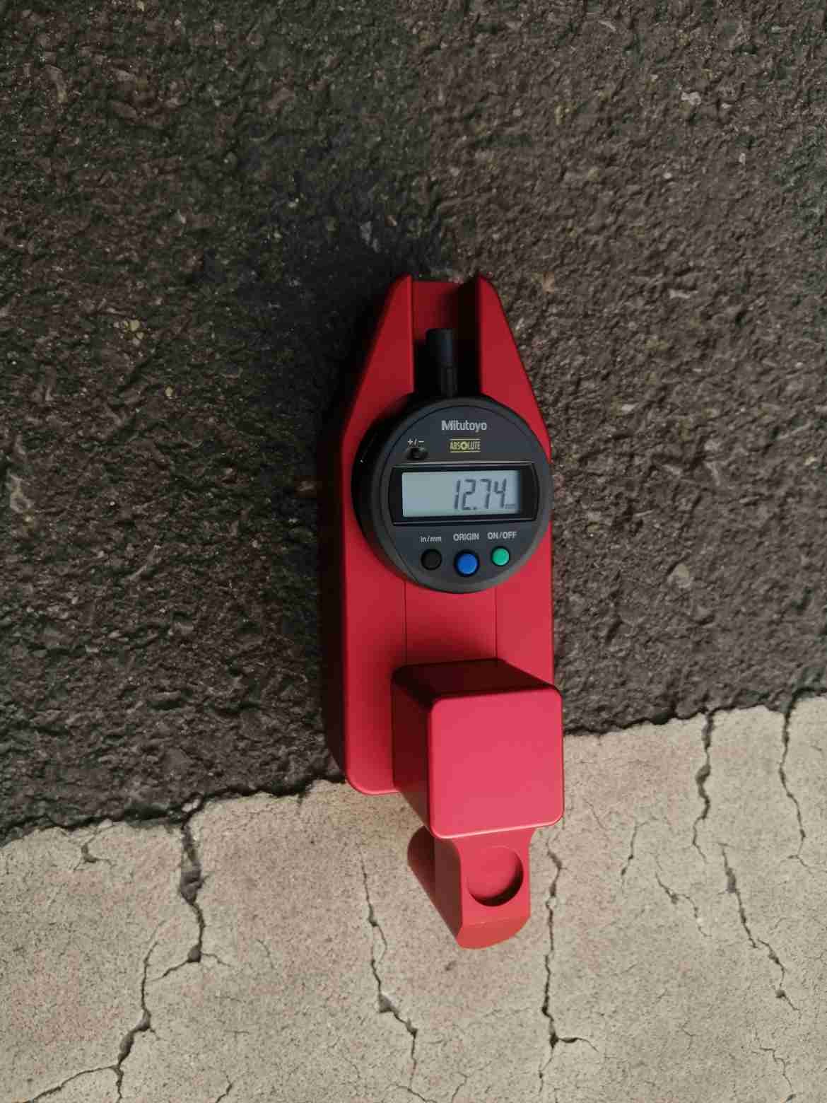 Indicate Accurancy 0.01mm Portable Marking Thickness Gauge For Thickness Of Road Markings