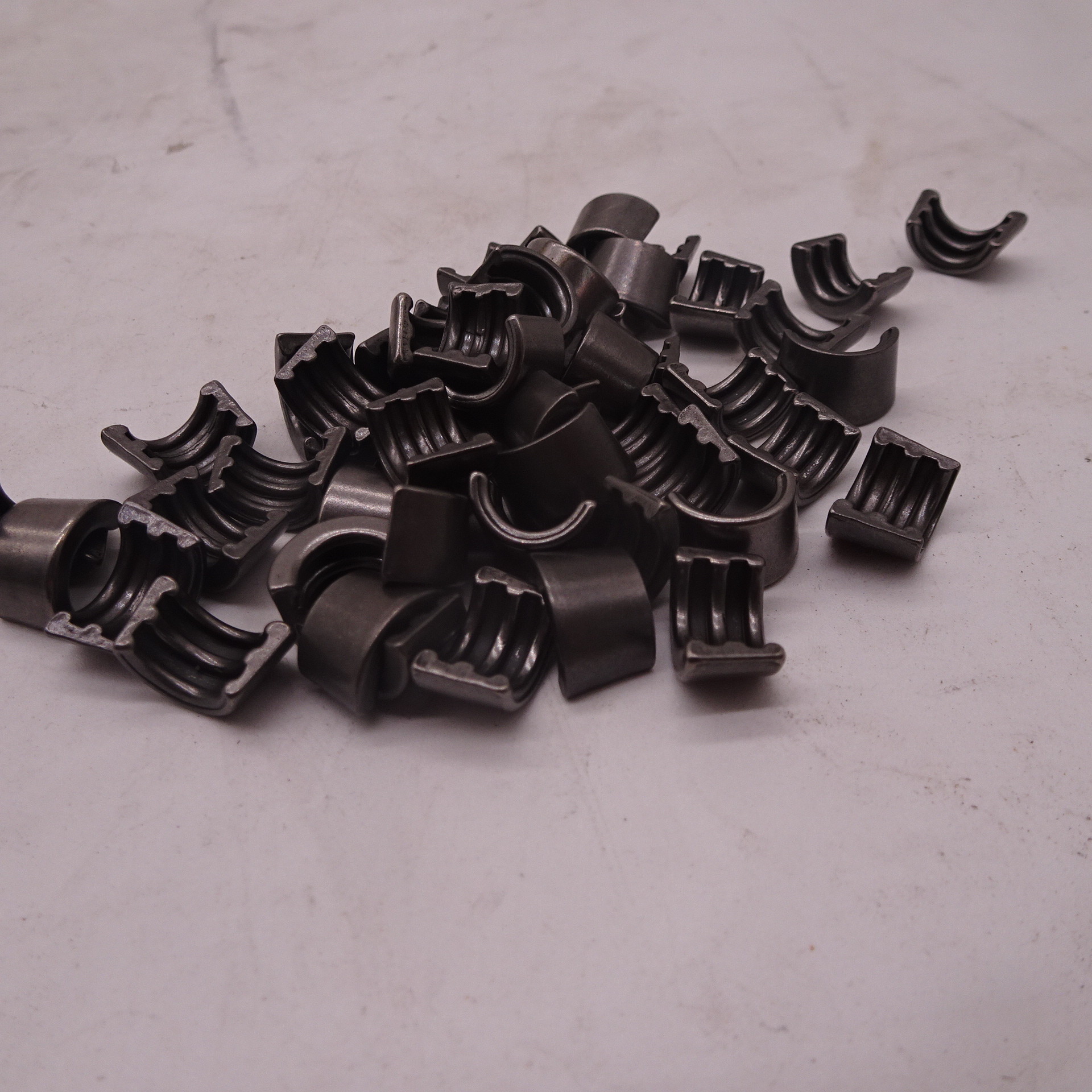 VG1246050028 Howo D12 National Second Heavy Duty Truck Engine Four-valve Lock Clip Three Slots