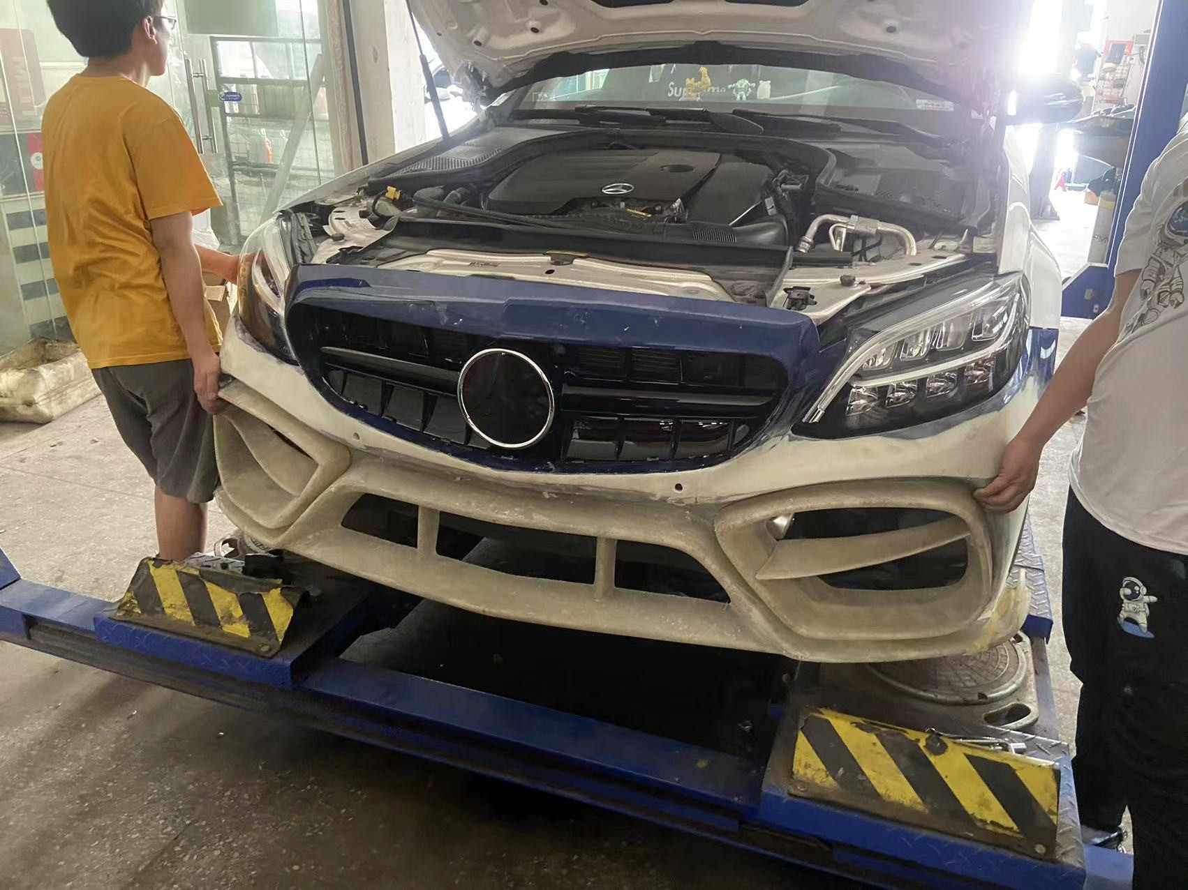 Auto Parts for Mercedes W205 C180 C260 C300 Body Kit W205 C180 C260 C300 Upgraded IMP Style Front Bumper Body Kit