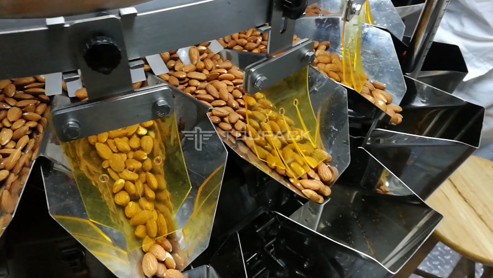 32 Head Blending Automatic Multihead Weigher Dried Fruit Raisin Filling And Packing Machine
