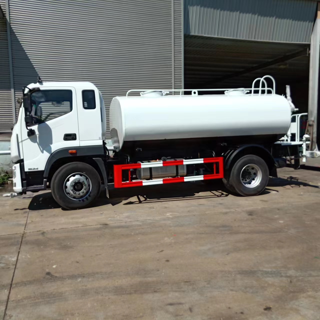 Foton Mini Water 15 Cbm 215 Horsepower Spray Distance 50m Spraying, Dust Reduction, Cleaning,Greening Spray Truck Water Truck