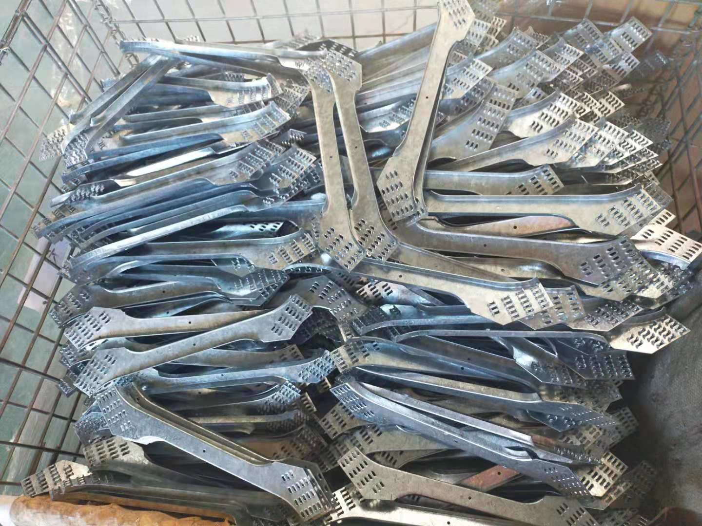 Outdoor Construction Silver Wooden Roof Sheet Metal Building Materials with Web Joists