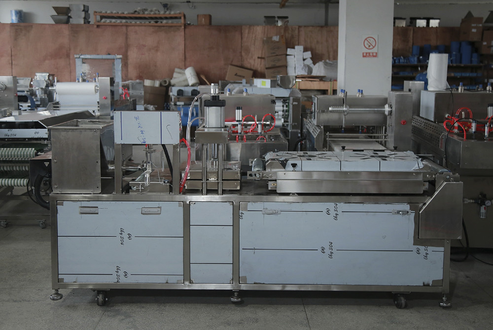 3800pcs/h Food Encrusting Machine , Electric Food Production Equipment