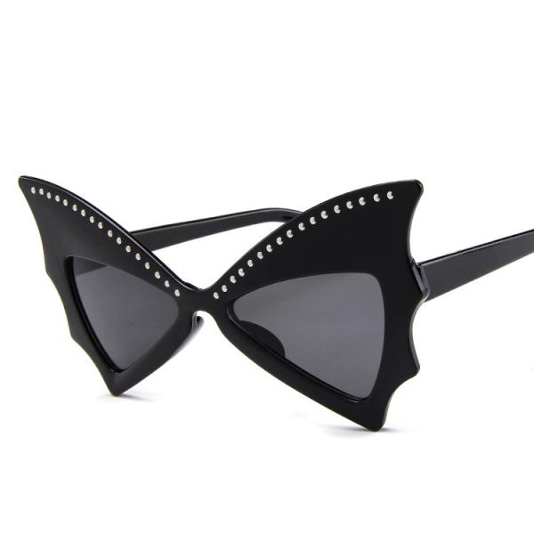 Oversized Women Bat Sharp Rivet Big Frame Sunglasses Personality Dance Party
