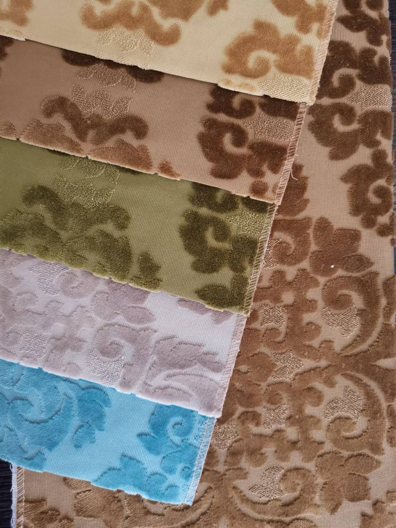 Damask Cutting Velvet Polyester Fabric Anti Static Customizable For Sofa