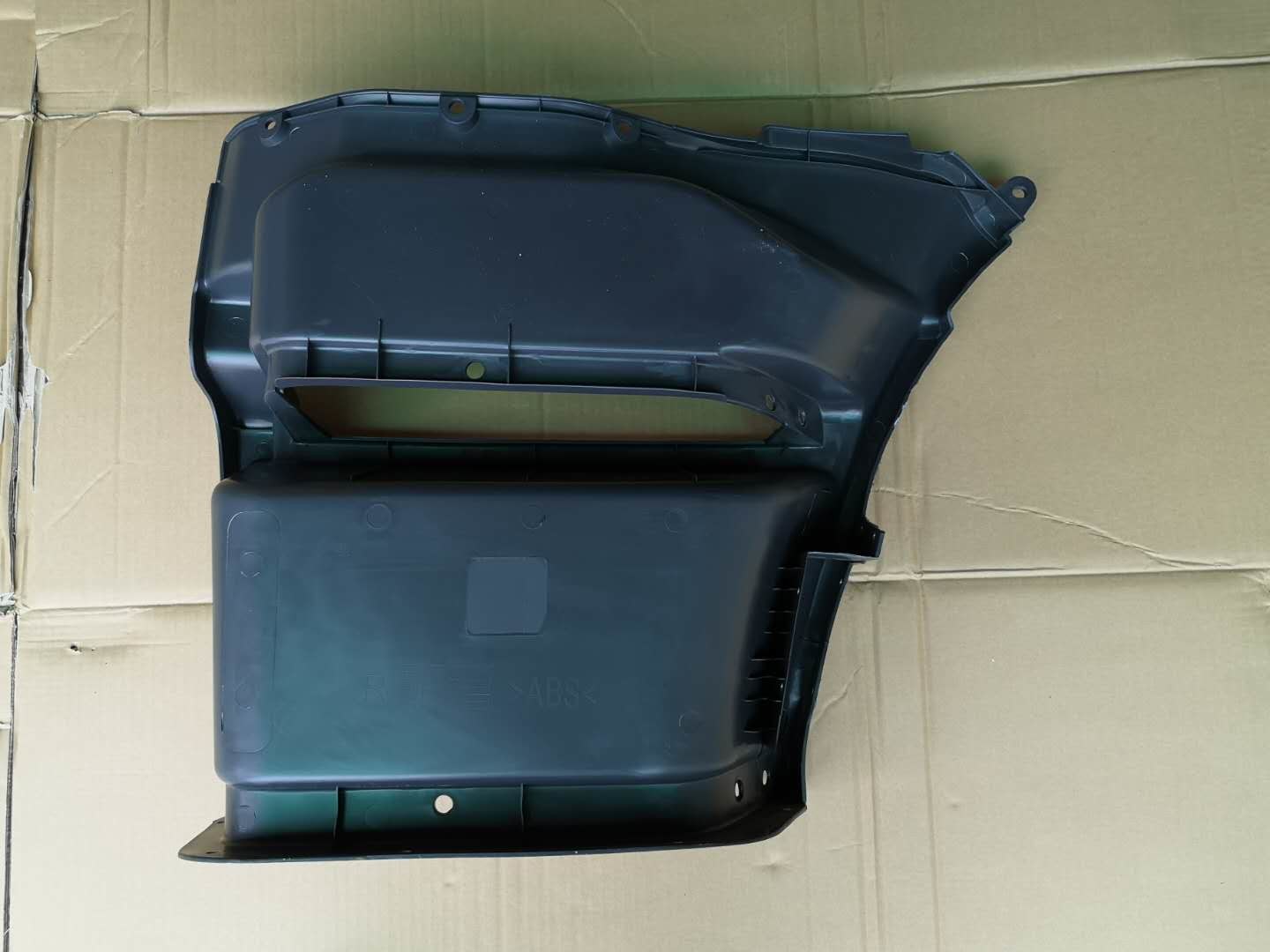 CYZ CYH ISUZU Body Parts 8981579340 Plastics Panel Two Layer Side Foot Step Closing Aluminum