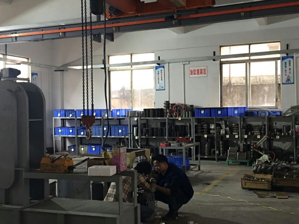 High Production 120T Vertical Injection Molding Machine With Single Slide Table JTT-1200D