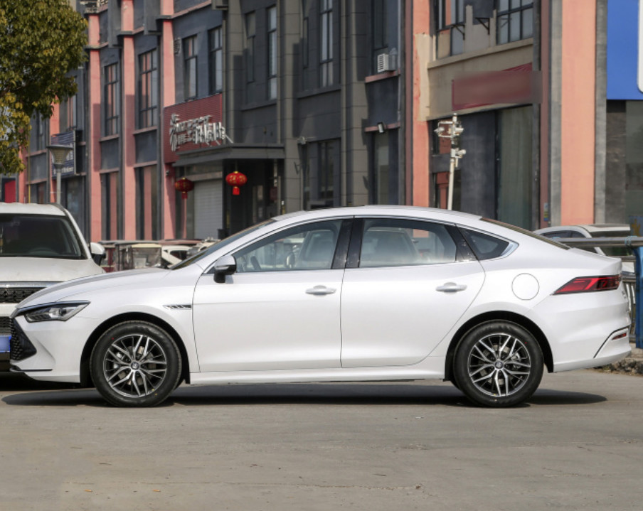 BYD Qin Plus 2023 Champion Version DM-I 120km Model 1.5L L4 4 Door 5 Seats Car