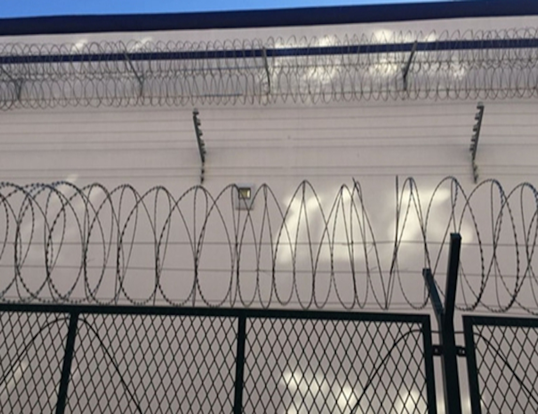 Low Carbon Steel Galvanized Spiral Razor Wire Barbed Wire Single Screw