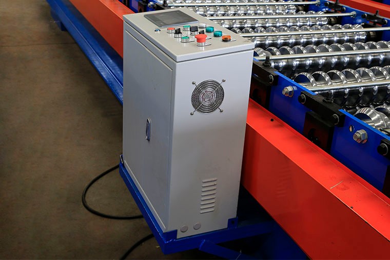 High Efficiency Corrugated Roof Roll Forming Machine With Cr12Mov Cutter