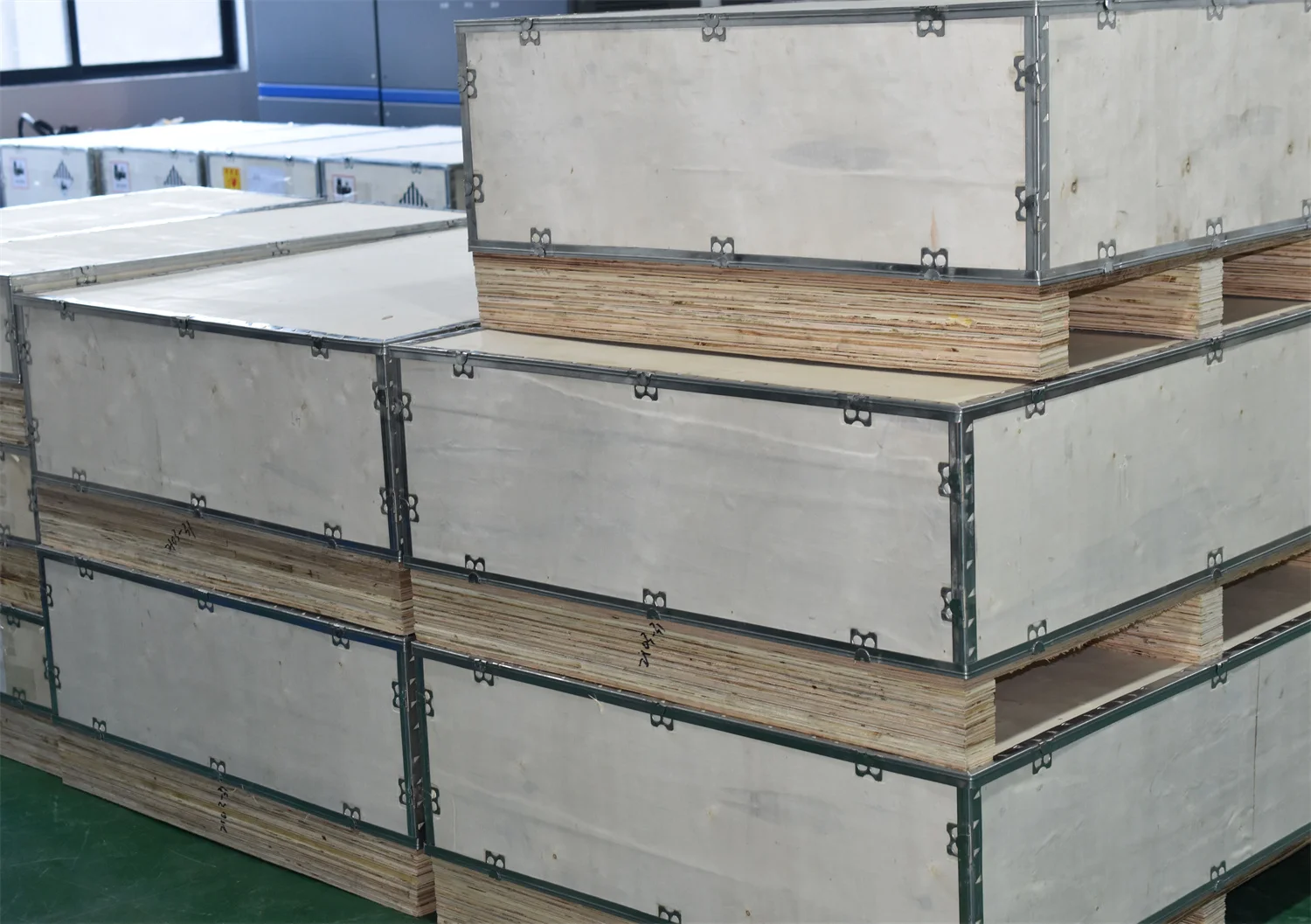 Stacked High Voltage Solar Lifepo4 Lithium Battery Cabinet All In One Lithium Batteries Inverter Storage