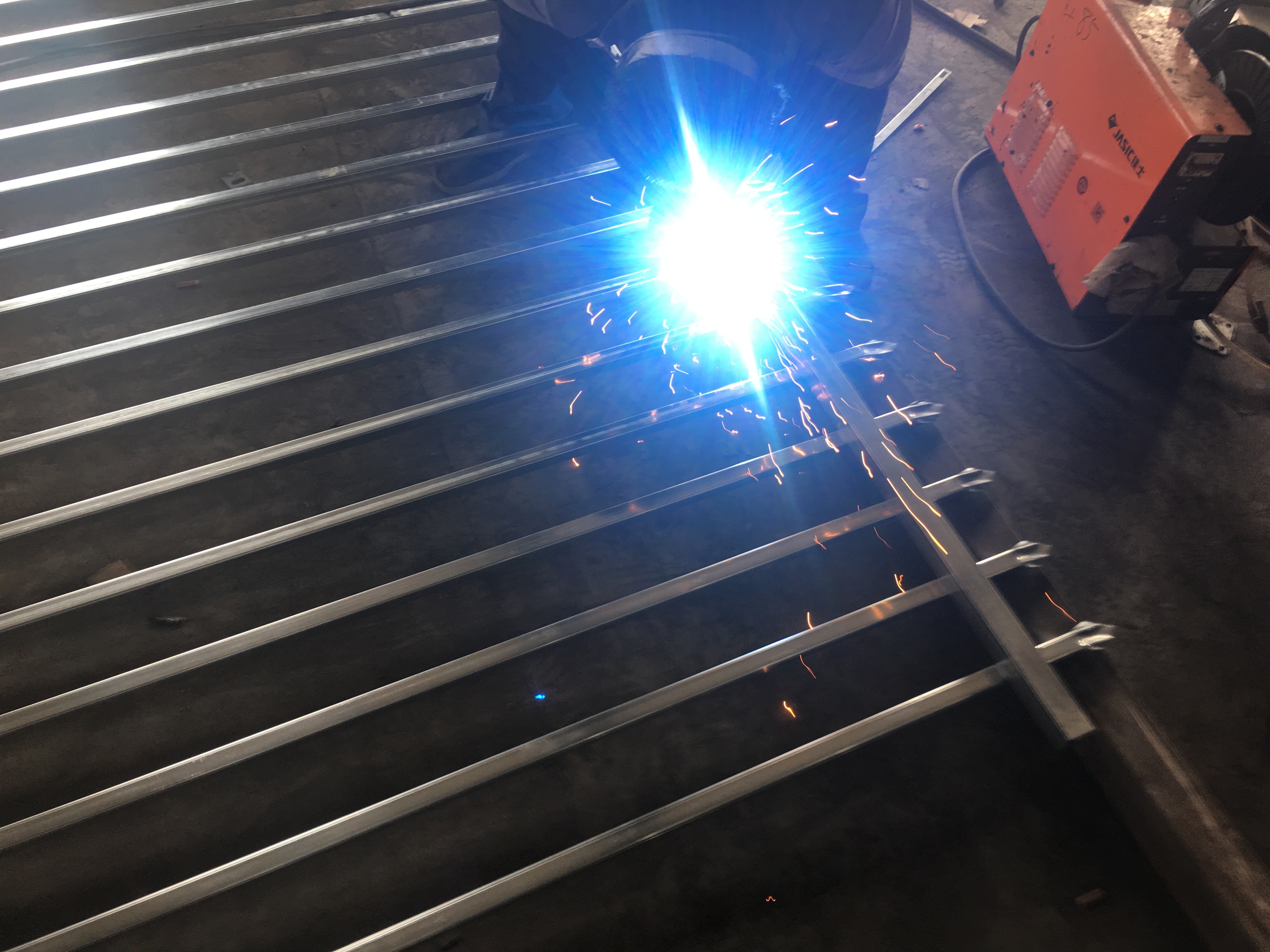 2400mm length Crimped spear metal garrison fence supplier