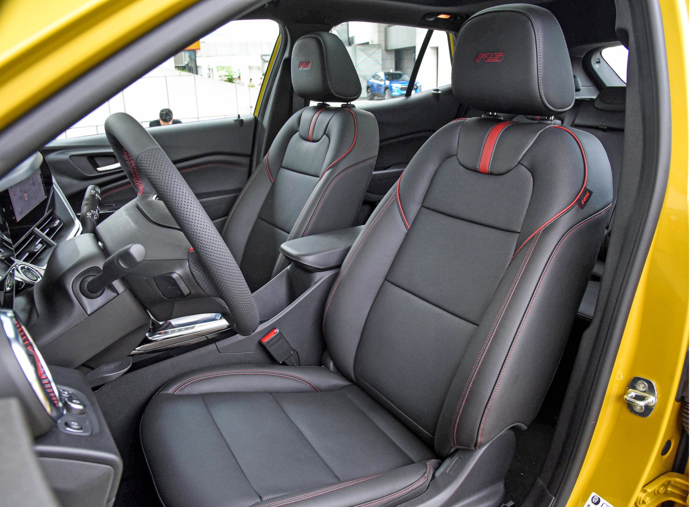 2024 Chevrolet Seeker 5 Door 5 Seat SUV Gasoline Motor Car 1.5T Sport Car for Adult Electric Copilot Seat Adjustment