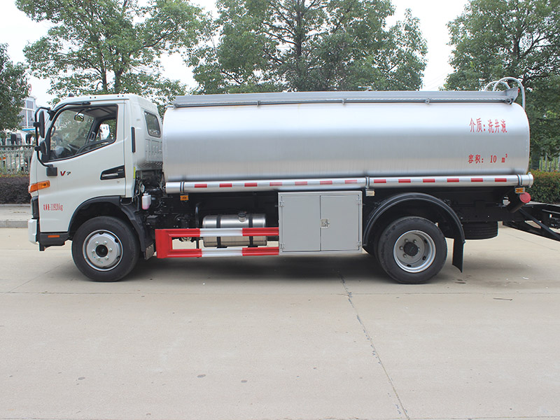 JAC 12 Cubic Meter Liquid Loaded Truck