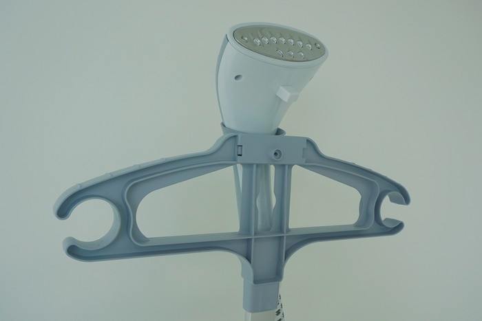 Lake Blue Vertical Garment Steamer Constant Temperature Setting For Laundry