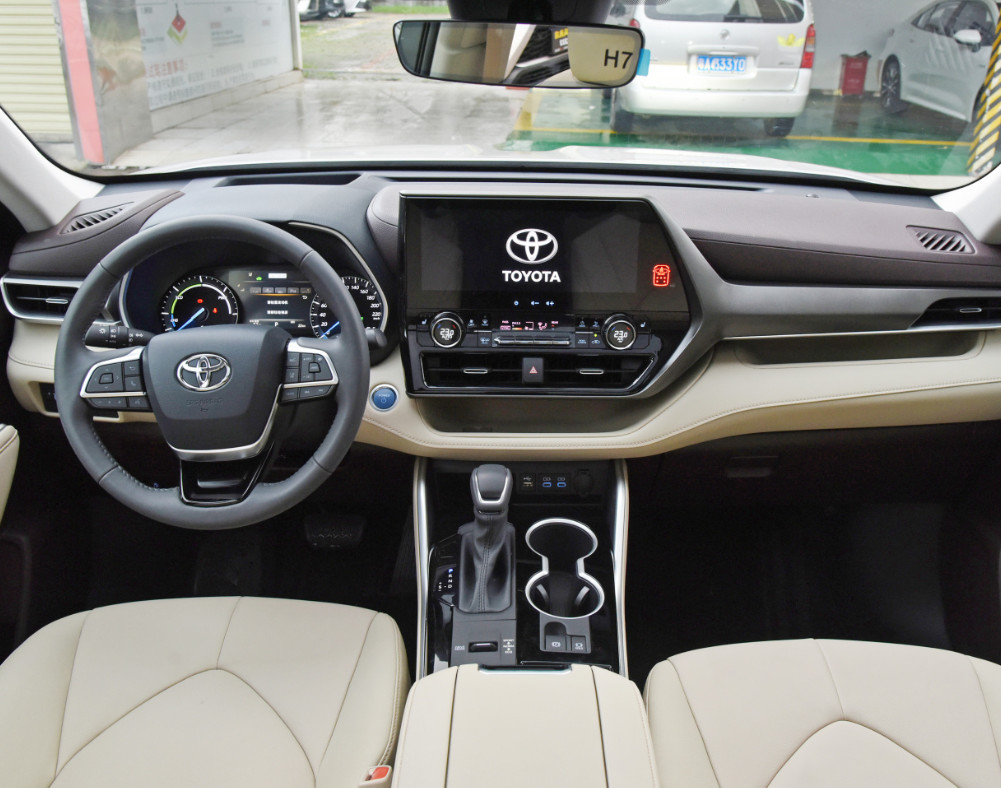 2022 Electric With Gasoline Toyota Highlander Two Engine 2.5L 4WD 5 Door 7 seats SUV