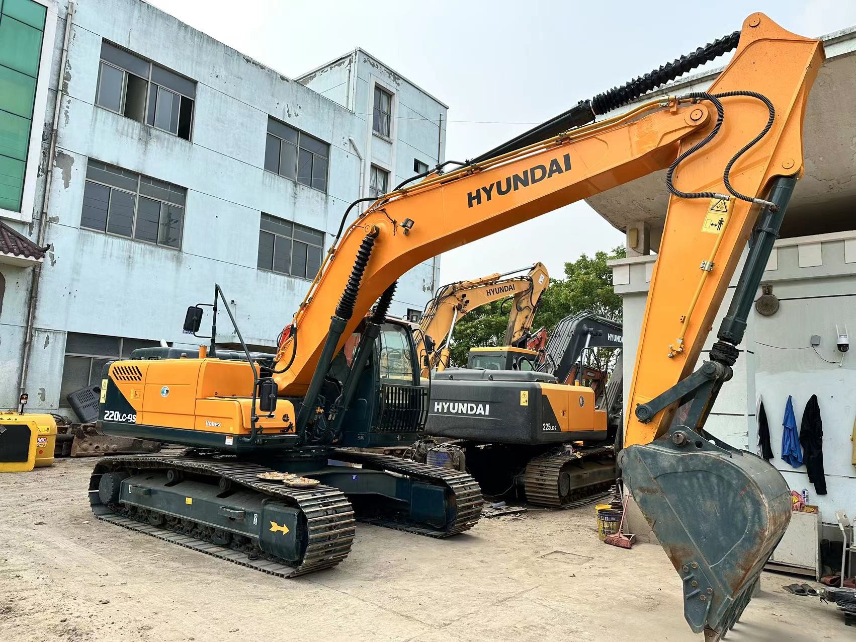 Used Hyundai Digger R220-9S Secondhand 22ton Medium Type Crawler Excavator
