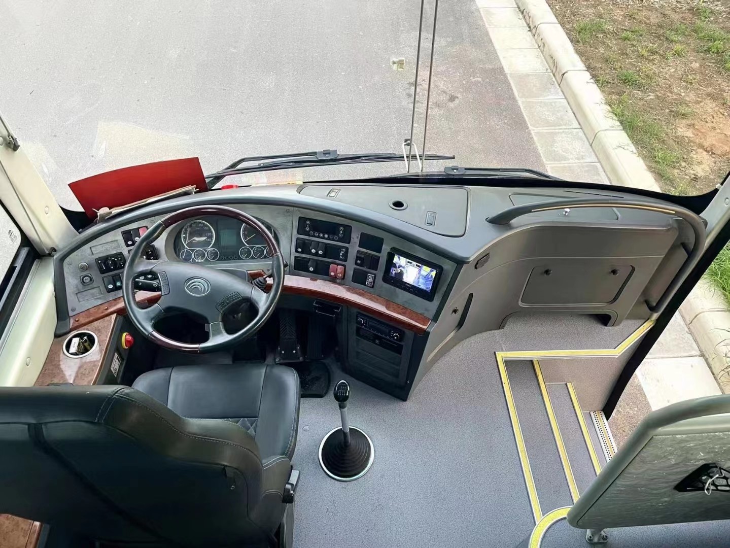 New Arrival Used Bus 2017 Year 50 Seats Yutong ZK6119H With Double Door For Travel Bus