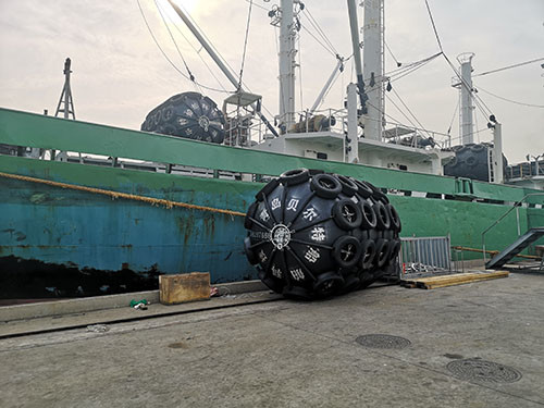 Dia 1200mm Roughened Pneumatic Marine Rubber Fenders Tire Chain Mesh 2000mm Length