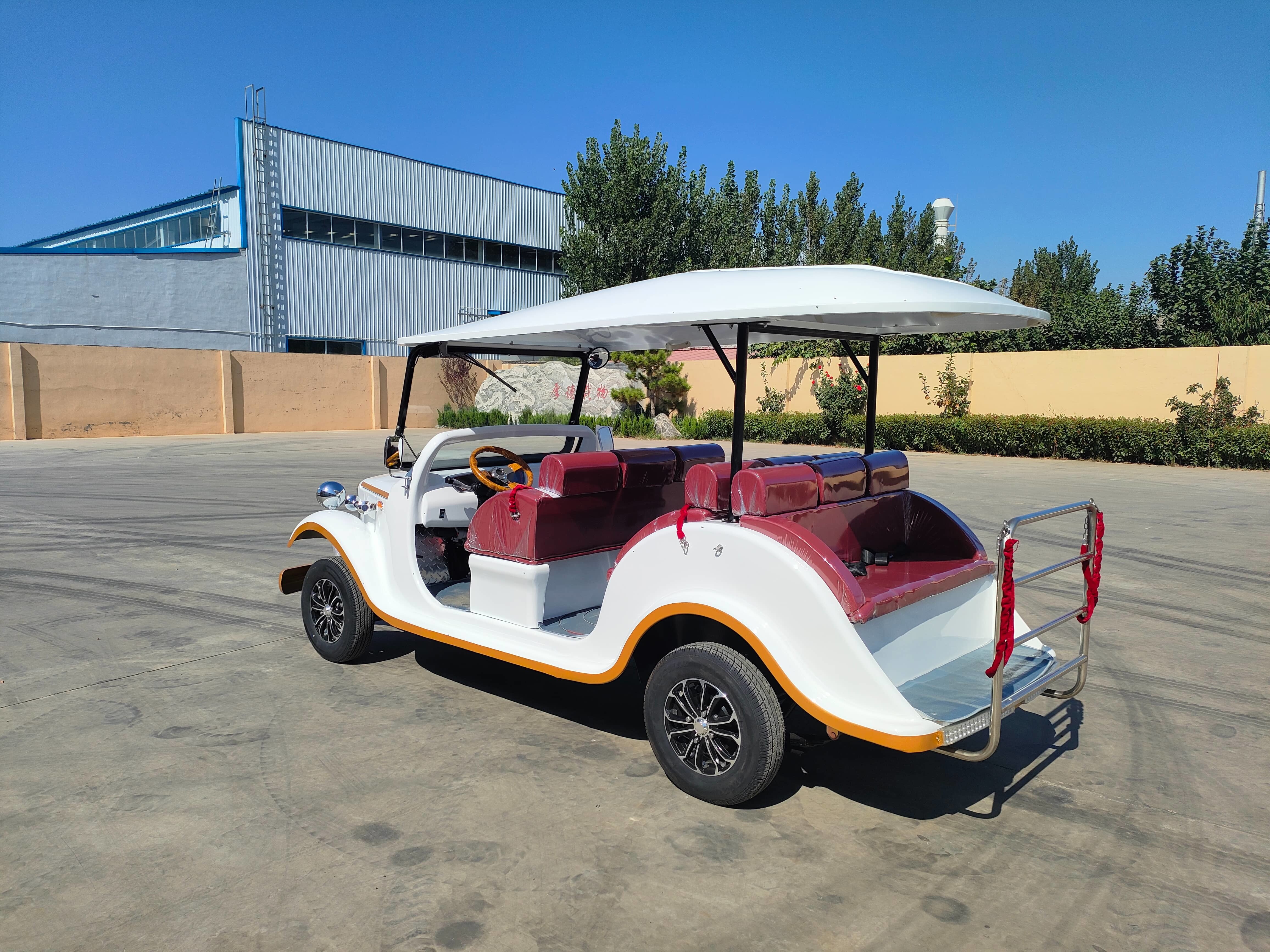 8 Seater Electric Car Classic Look Logo Printing Customized EV Classic Cars For Leisure