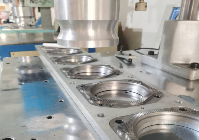 N95 Cup Servo Drive Face Mask Machine