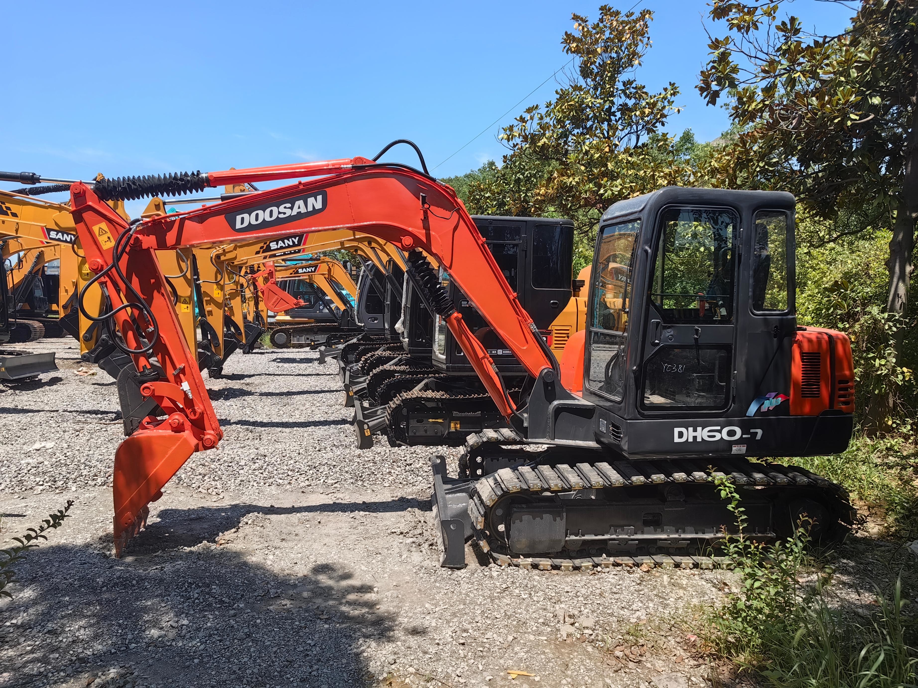 6 Ton Used Doosan DH60 Excavator With 0.2m³ Bucket Capacity