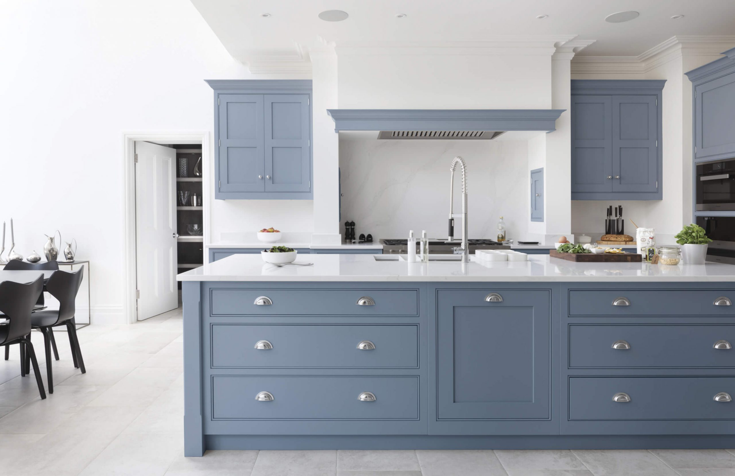 Customized Complete Modern Luxury Shaker Kitchen Cabinet with Quartz Stone Countertop
