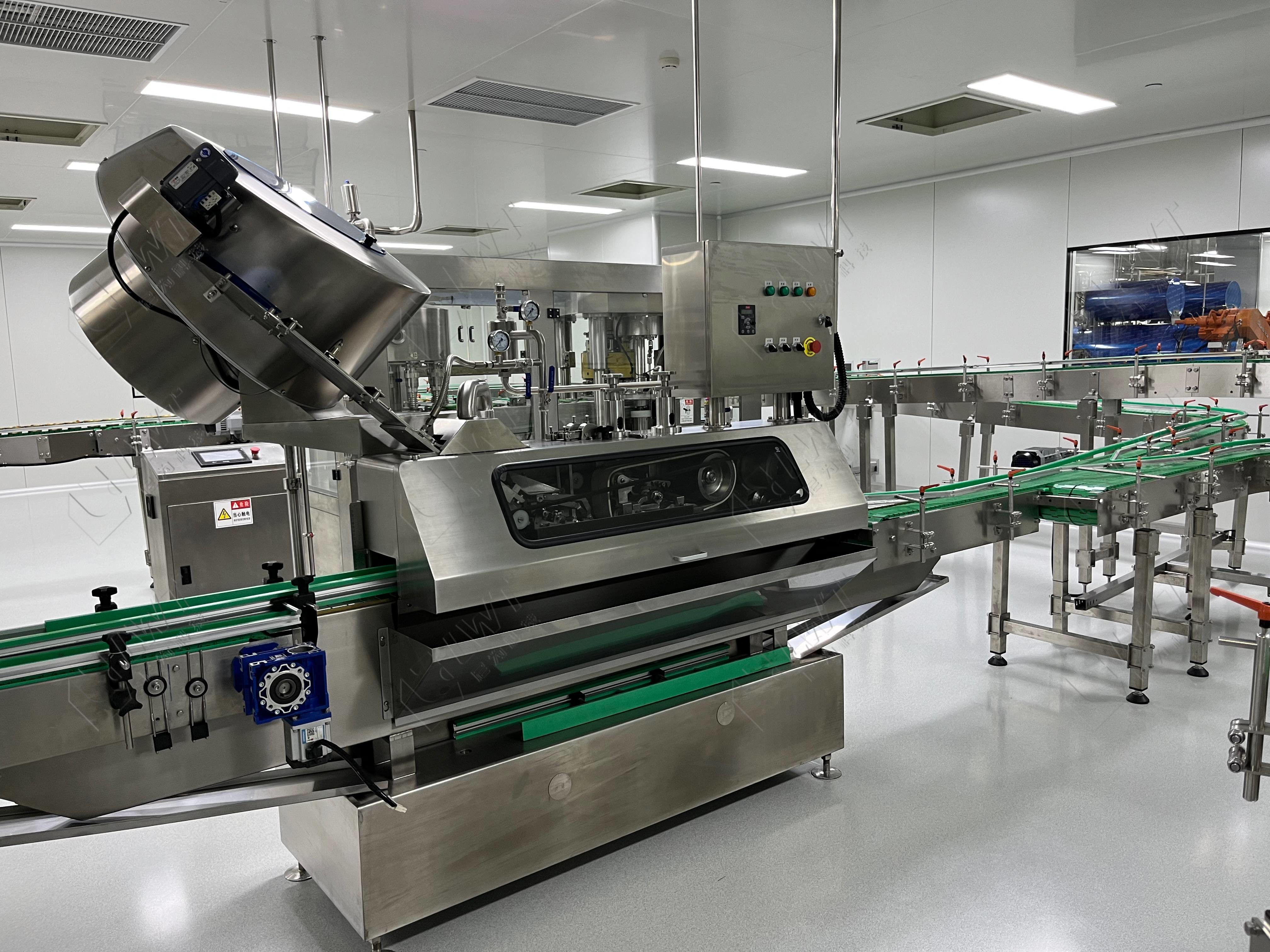 Glass Bottle Vacuum Automatic Capping Machine For Water Steam Spraying Model
