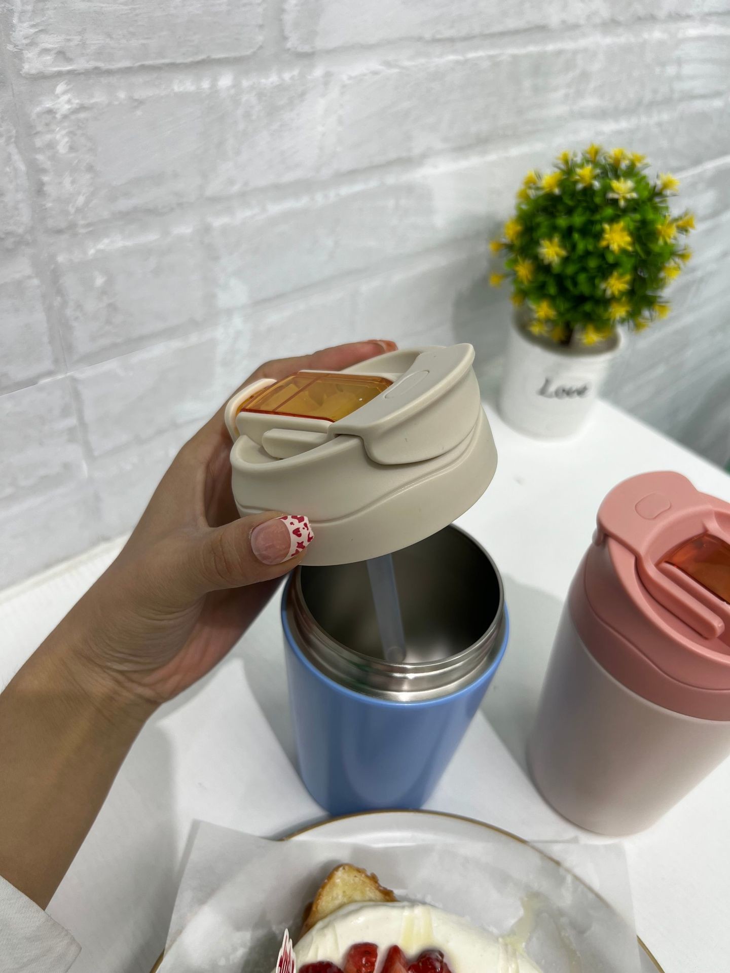 New Flip Lid Internet-pop Cup Compact And Convenient Insulated Water Cup And Straw