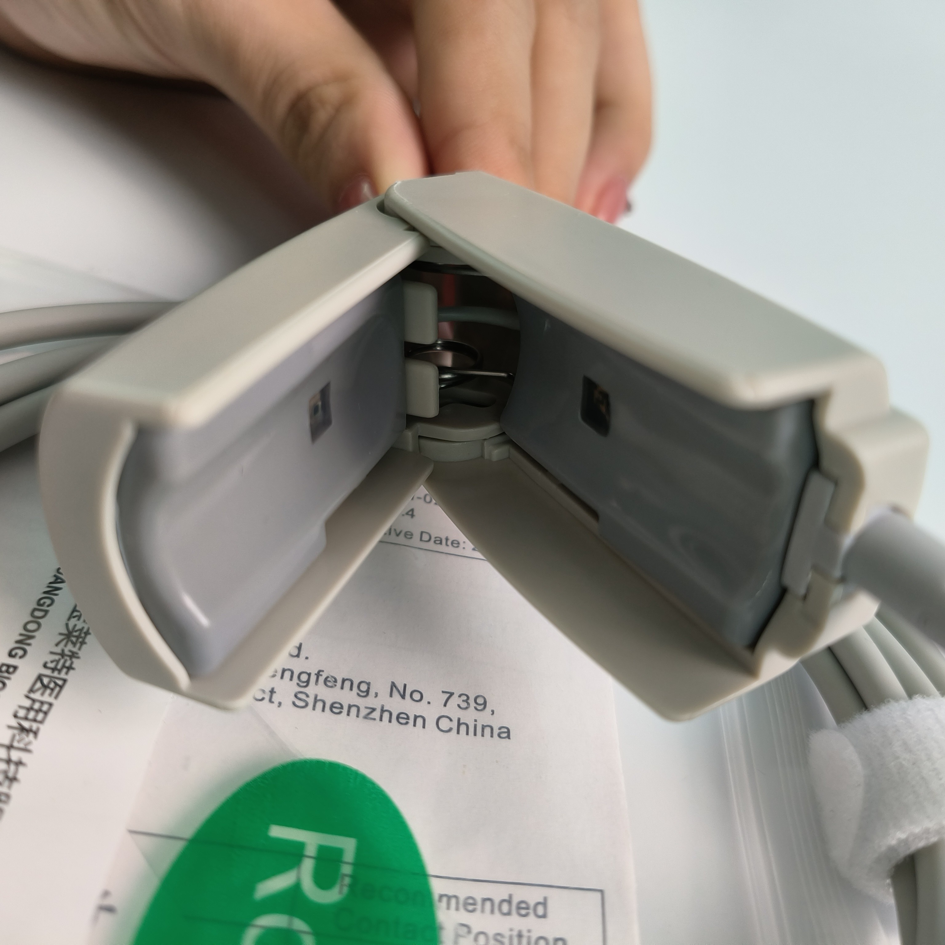 Original Split Adult Finger Clip Blood Oxygen Probe Encrypted 9 Pin DB9 Trapezoidal PN 15-100-0013