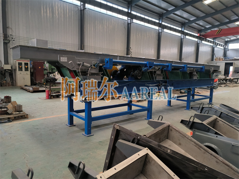 Highly Efficient Energy-saving Light to Medium-duty Stainless Steel 304 Leaf Spring Eccentric Balanced Vibratory Conveyor For Plastic Granules