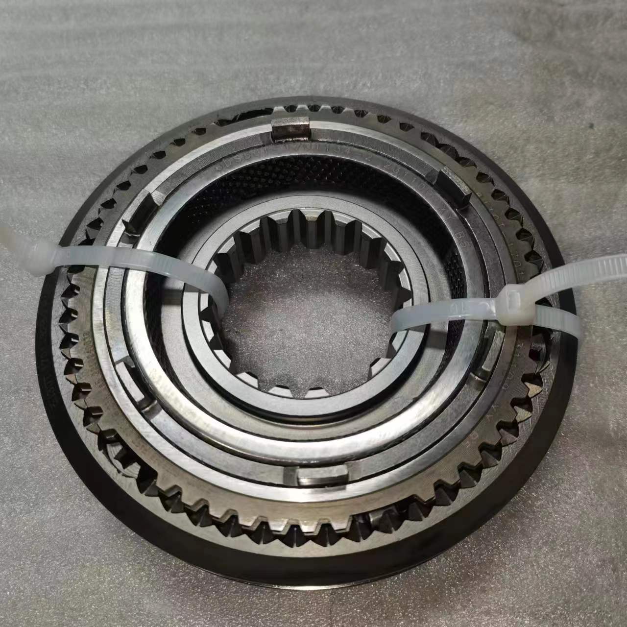 6DS50T-1701130-7 Heavy Duty Truck Transmission 1/2 Gear Synchronizer Assembly for F2000