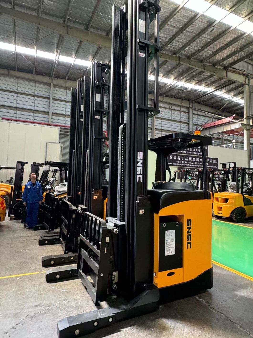 Snsc 1500kg 2000kg Reach Forklift Double Scissor Reachtruck
