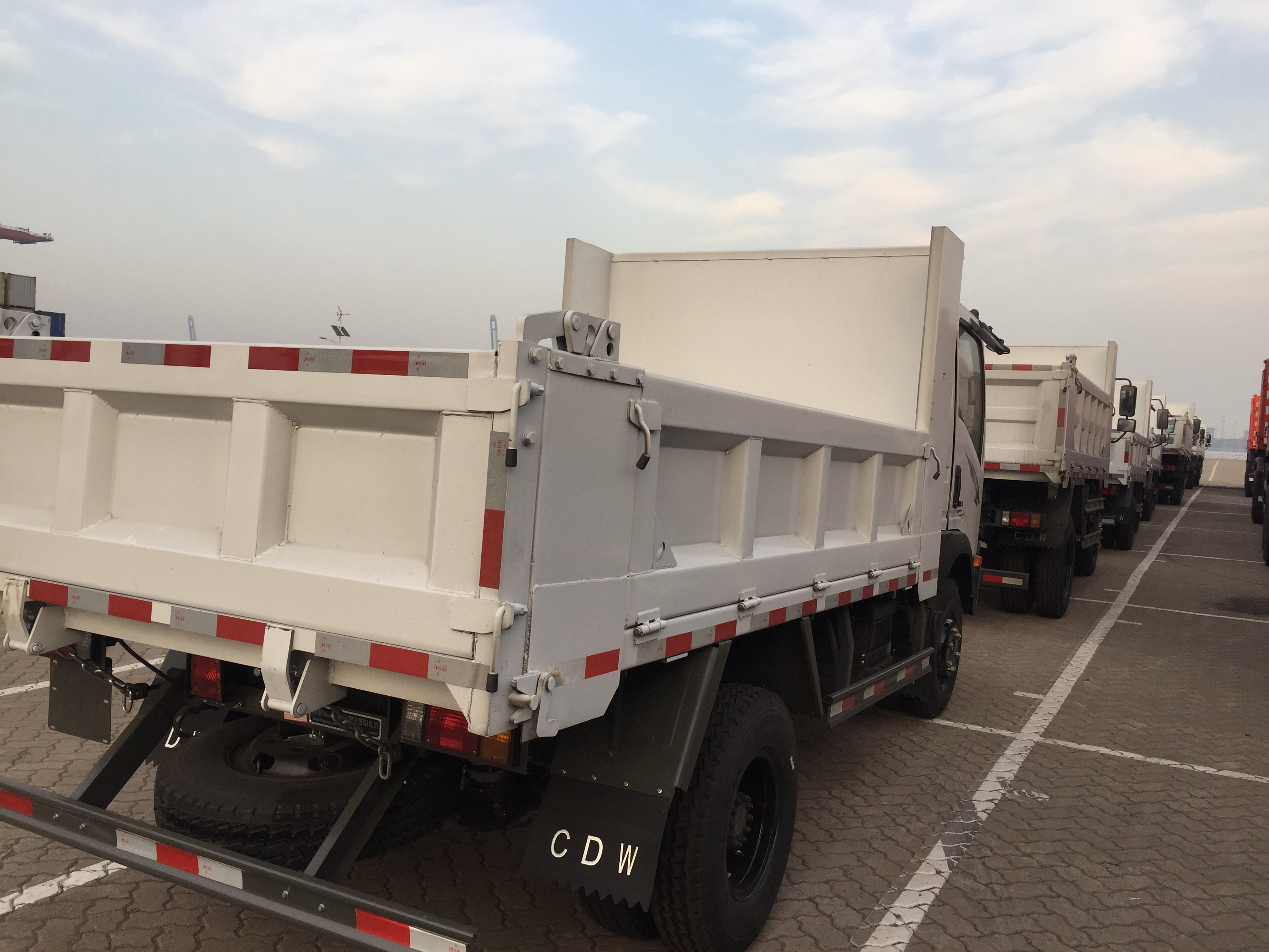 Sinotruk Howo Heavy Duty Dump Truck 6x4 8x4 / Lorry Sand Tipper Truck