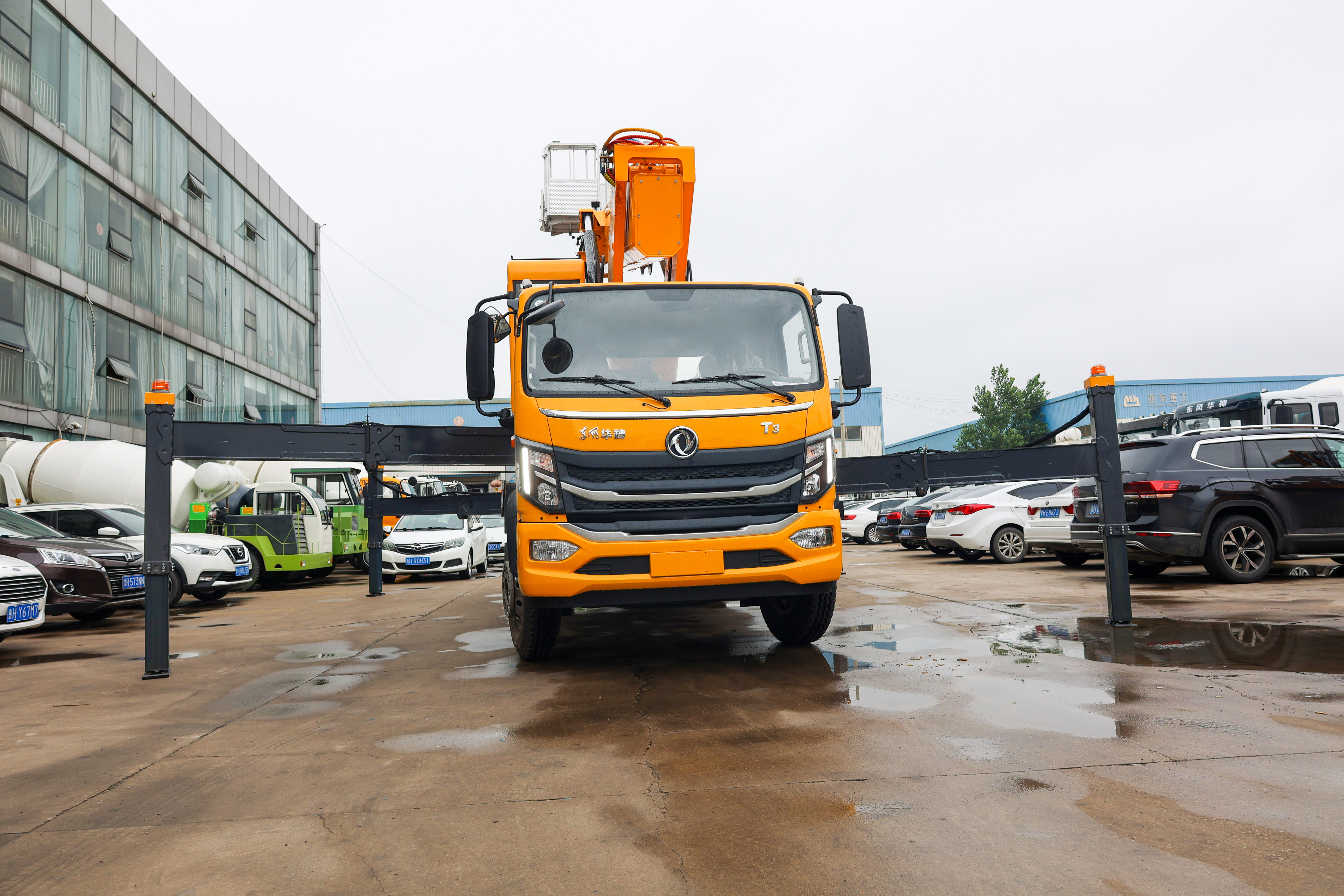 Hydraulic Bucket Lift Truck 40m Diesel aerial platform work vehicles for sale