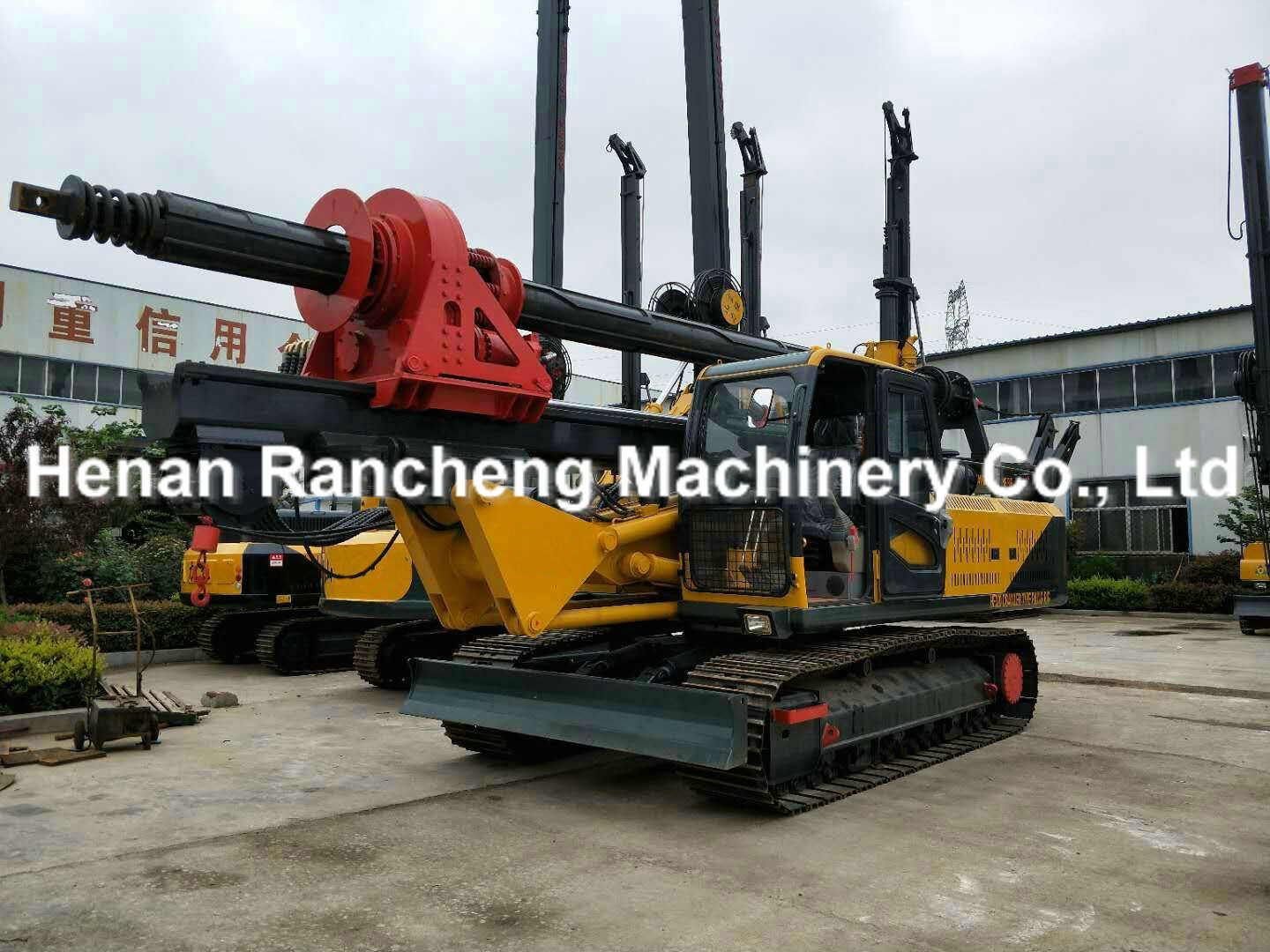 20m Drilling Depth Hydraulic Rotary Well Drilling Rig 205 Horsepower Diesel Engine