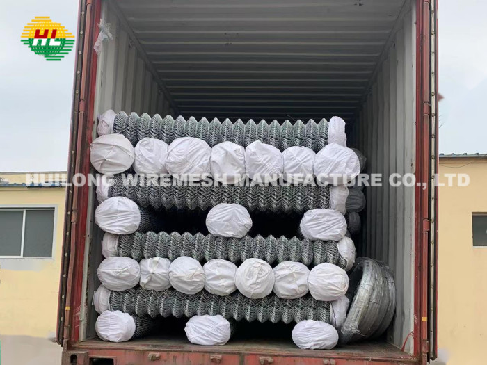2.5mm/3.15mm Black PVC Coated Diamond Chain Link Fence Cyclone Mesh for Garden Fencing